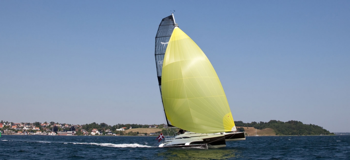 trailerable trimaran sailboat